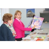 смотрят рисунки4.jpg